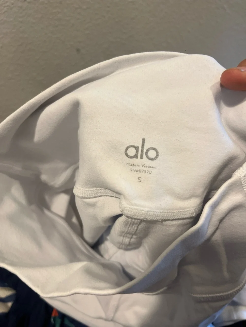 ALO Yoga soft white